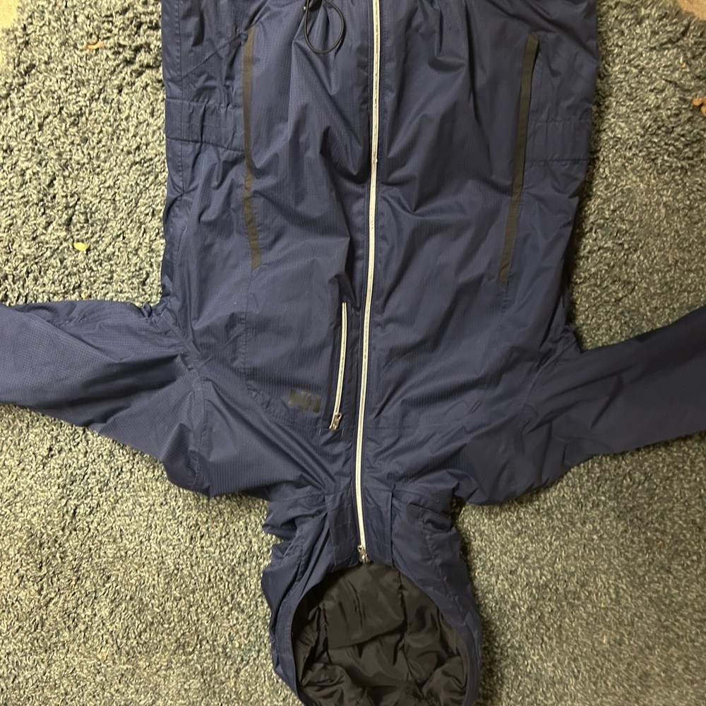 Navy Helly Hansen ski jacket size medium but slim cut .. beautiful navy